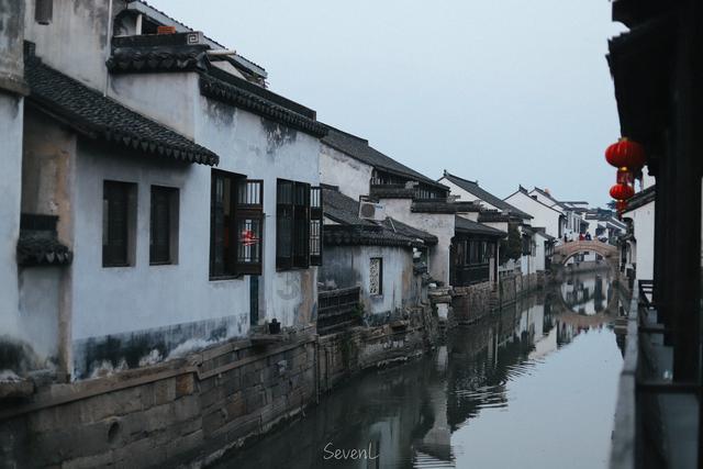 夏日时尚的爱丽